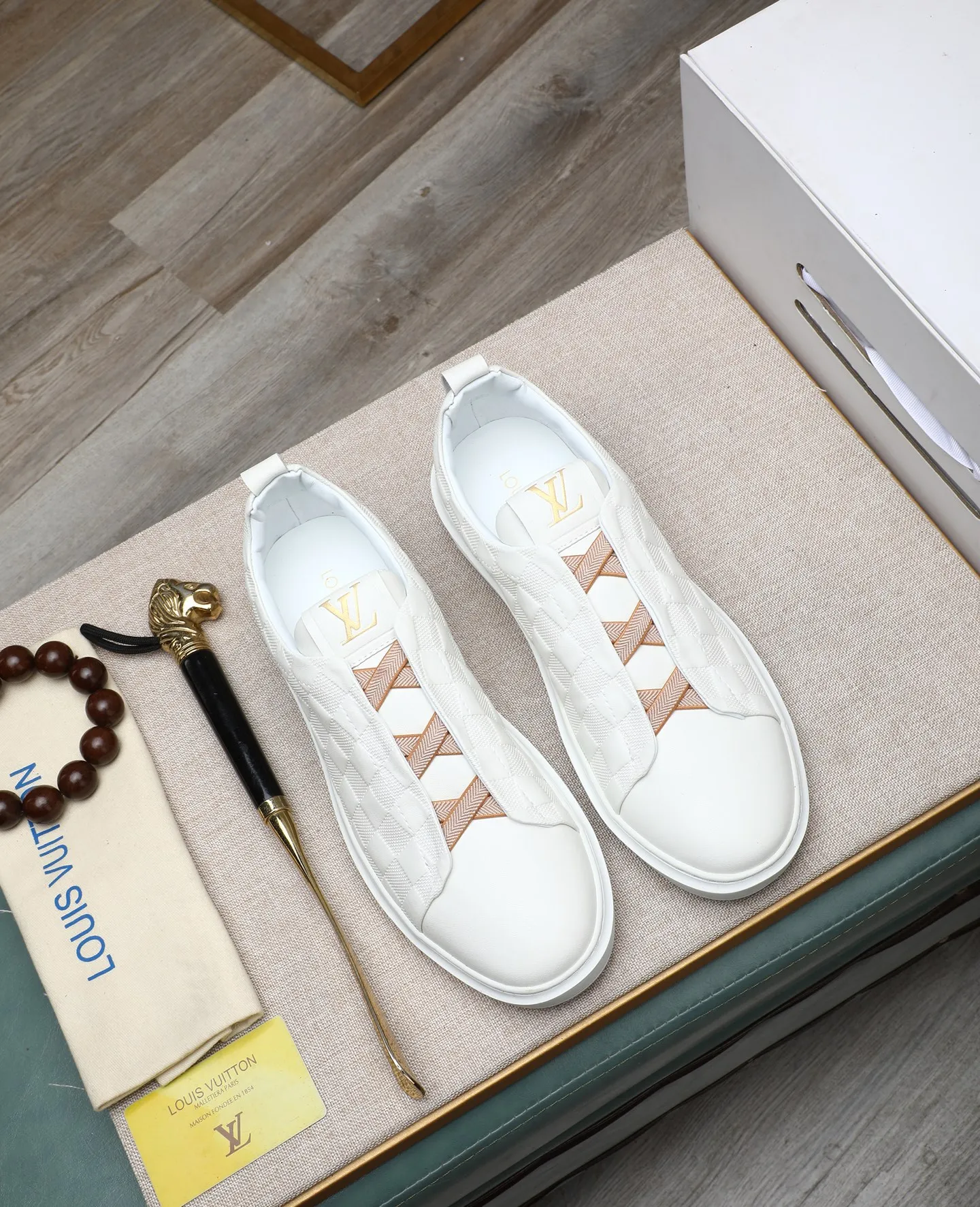 Men's shoes 💰460 【LOUIS VUITTON】Louis Vuitton 2 new products 👟Milan fashion show style 🇰🇾🇰🇾LV family logo, celebrity style, a must-have for fashionistas ⚠️Imported materials ➕Cow leather ➕Breathable leather lining ➕Special outsole 👞Number 38-44 (45 46 custom-made)